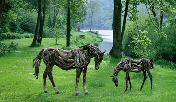 Sculture di animali in corteccia
