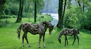 Sculture di animali in corteccia